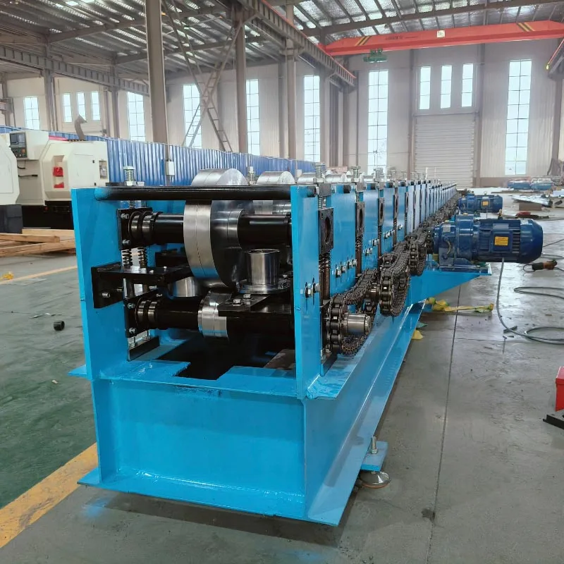 Machine de formage de rouleaux de gouttière standard européen